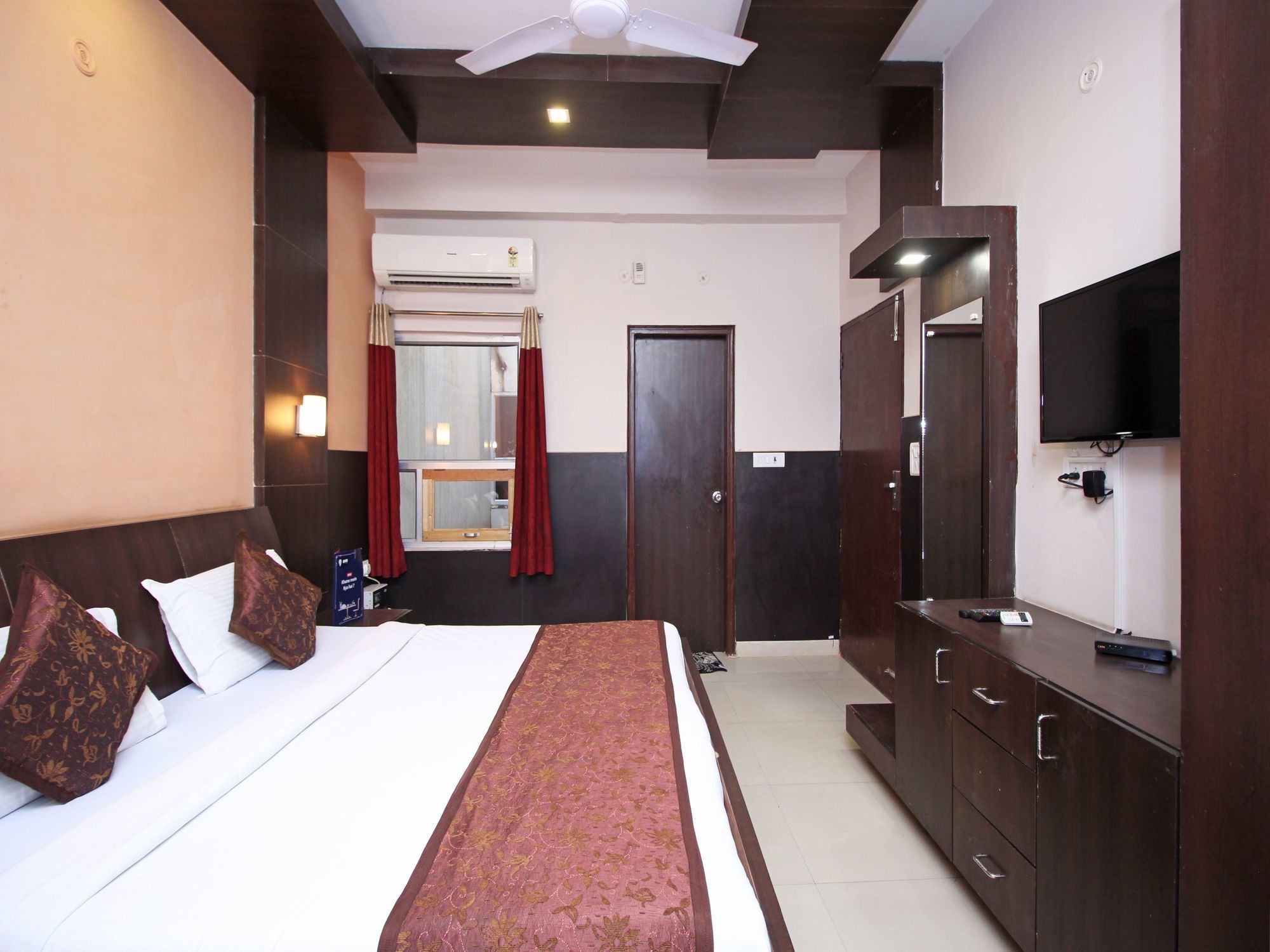 Oyo 576 Hotel Shree Kanta Residency Гургаон Экстерьер фото