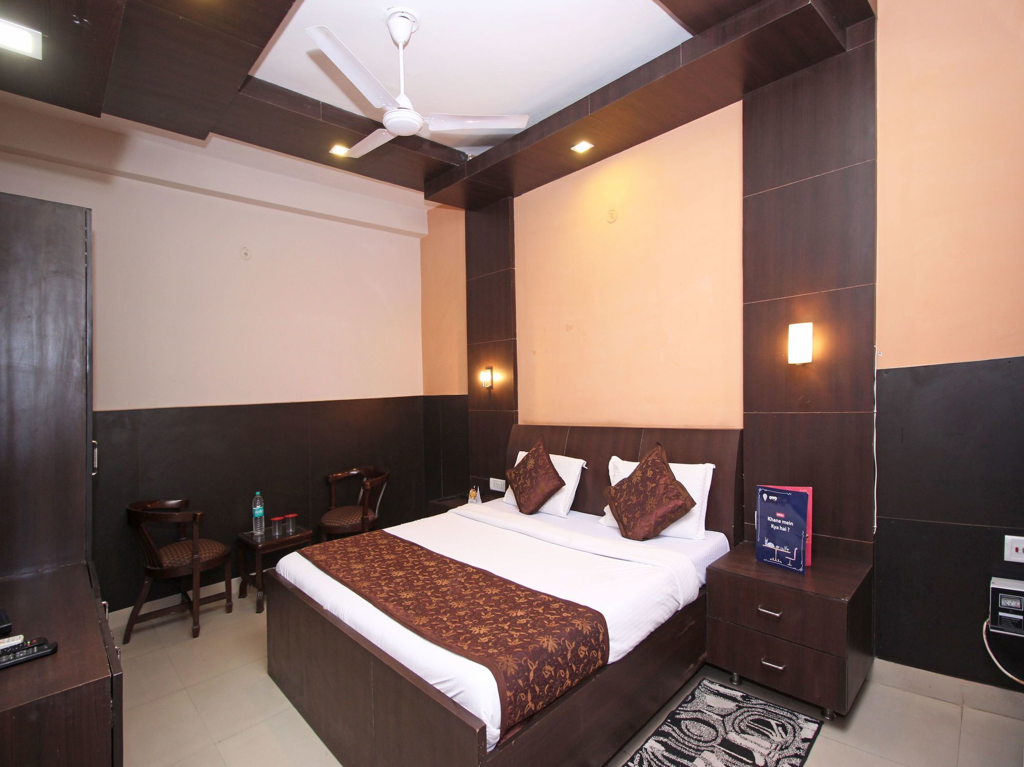 Oyo 576 Hotel Shree Kanta Residency Гургаон Экстерьер фото